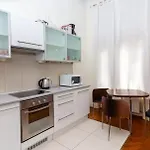 Cityscape Budget Apartments Jokai Flat