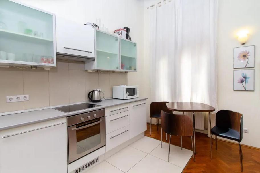 Cityscape Budget Jokai Flat *